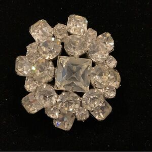 VINTAGE RECESSED CLEAR RHINESTONE CIRCULAR BROOCH